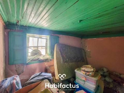 Moradia T2 á venda para Reconstrução Total no Centro Histórico de Santar – Potencial Único Uma oport