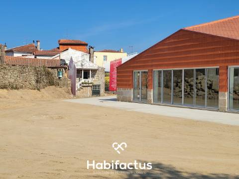 Moradia T2 á venda para Reconstrução Total no Centro Histórico de Santar – Potencial Único Uma oport