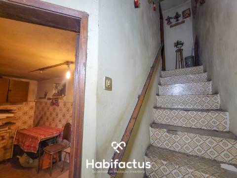 Moradia T3 á venda no Centro Histórico de Santar com Vista Privilegiada para as Vinhas e Serra da Es