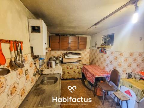 Moradia T3 á venda no Centro Histórico de Santar com Vista Privilegiada para as Vinhas e Serra da Es