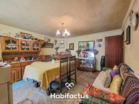 Moradia T3 á venda no Centro Histórico de Santar com Vista Privilegiada para as Vinhas e Serra da Es