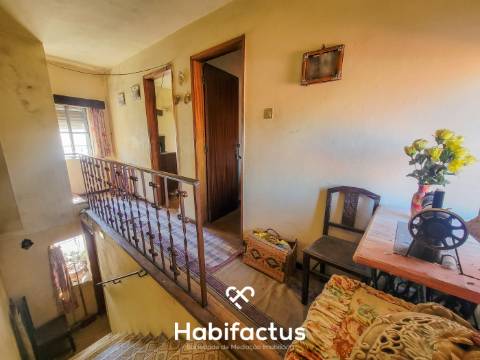 Moradia T3 á venda no Centro Histórico de Santar com Vista Privilegiada para as Vinhas e Serra da Es