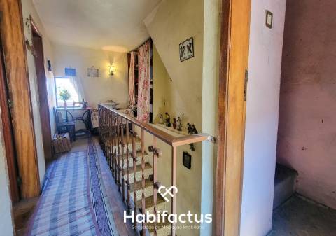 Moradia T3 á venda no Centro Histórico de Santar com Vista Privilegiada para as Vinhas e Serra da Es