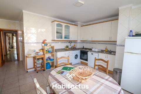 Apresento este apartamento T4 em Jugueiros, Viseu