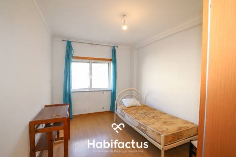 Apresento este apartamento T4 em Jugueiros, Viseu