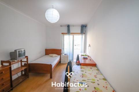 Apresento este apartamento T4 em Jugueiros, Viseu