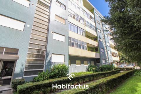 Apartamento T4 com duas entradas independentes no centro de Viseu