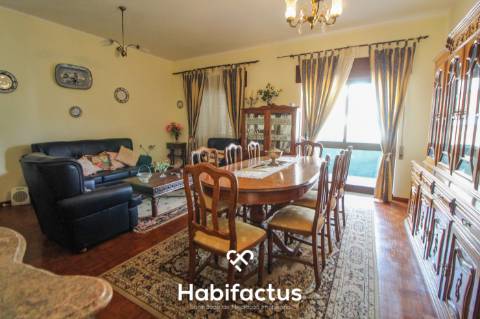 Apartamento T4 com duas entradas independentes no centro de Viseu