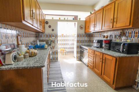 Apartamento T4 com duas entradas independentes no centro de Viseu