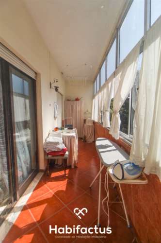 Apartamento T4 com duas entradas independentes no centro de Viseu