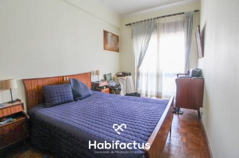 Apartamento T4 com duas entradas independentes no centro de Viseu