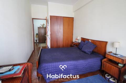 Apartamento T4 com duas entradas independentes no centro de Viseu