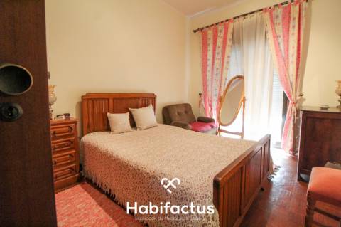 Apartamento T4 com duas entradas independentes no centro de Viseu