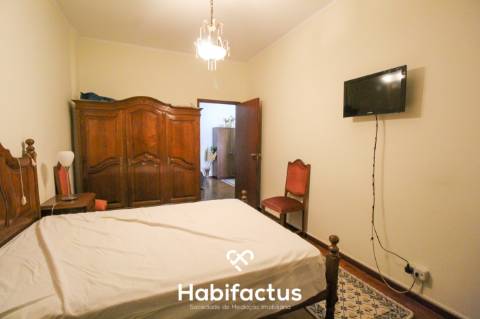 Apartamento T4 com duas entradas independentes no centro de Viseu