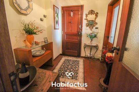 Apartamento T4 com duas entradas independentes no centro de Viseu