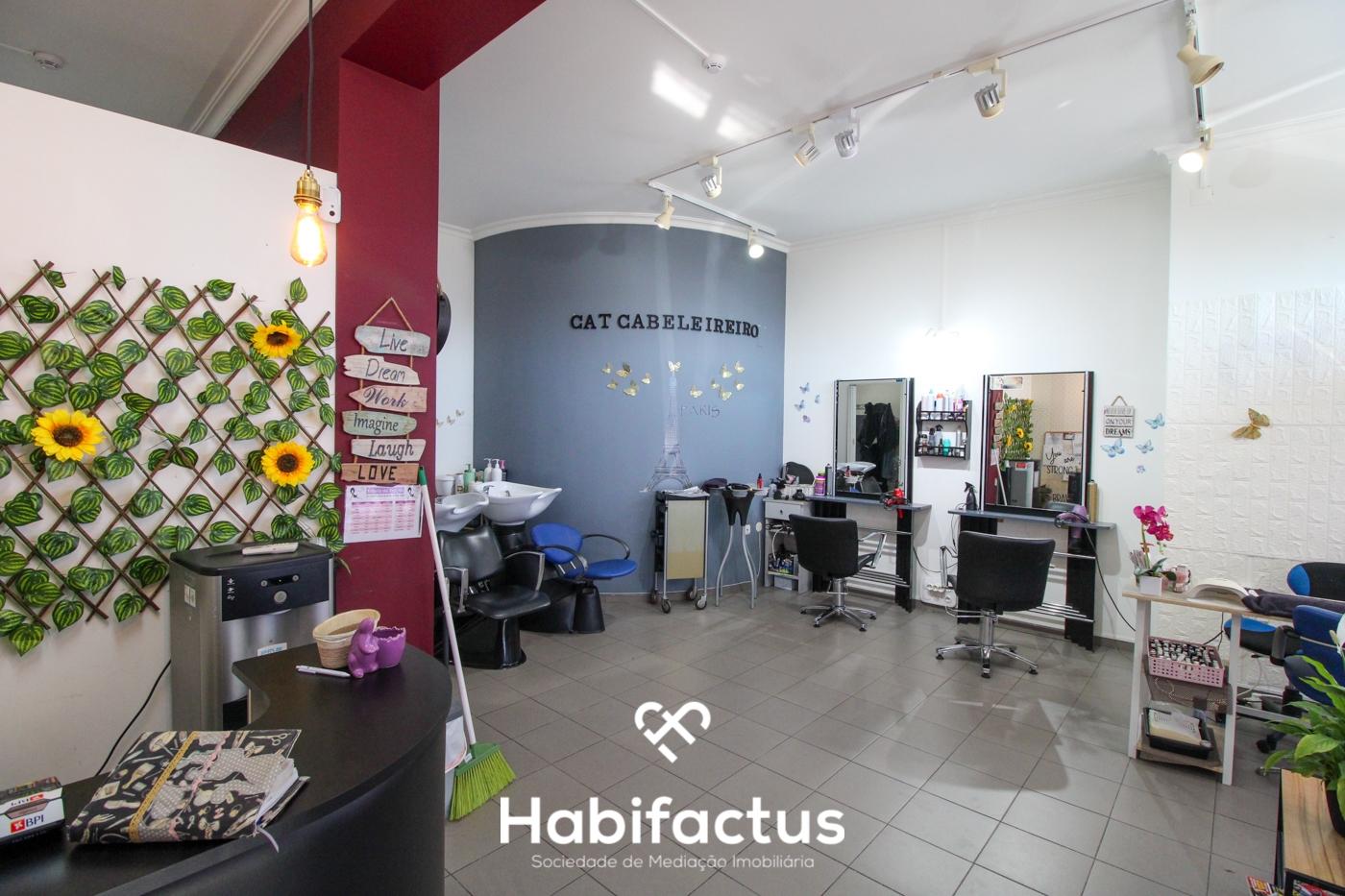 Imóvel Comercial no Centro da Vila – Rentável e Bem Localizado