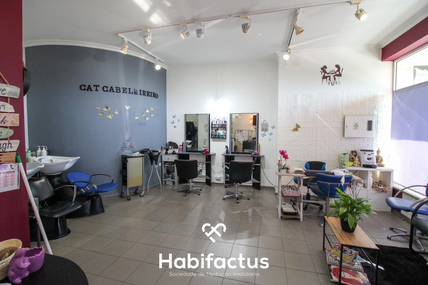 Imóvel Comercial no Centro da Vila – Rentável e Bem Localizado