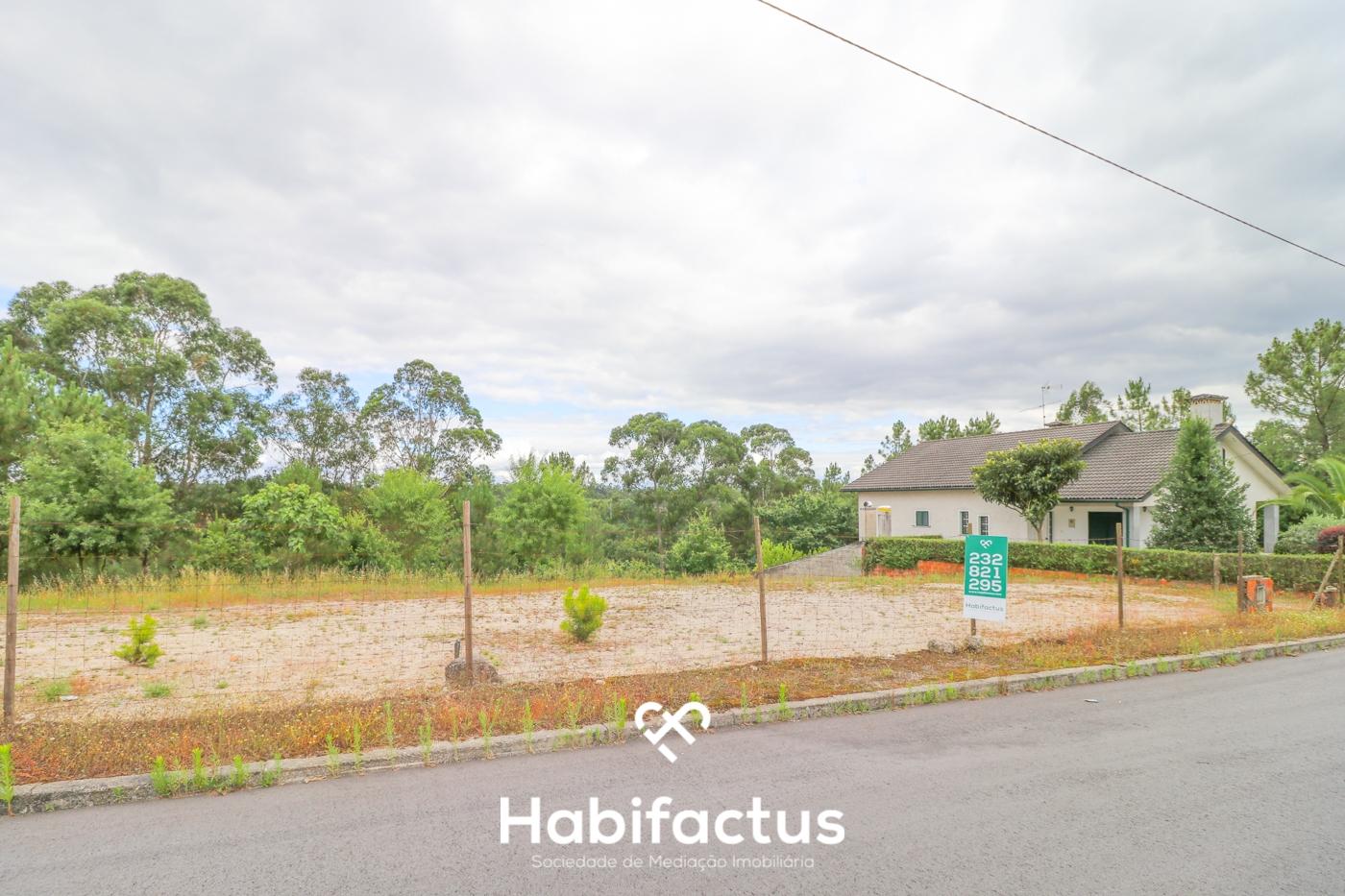 Lote de terreno 800m2 em Santiago de Besteiros, Tondela
