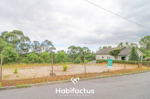 Lote de terreno 800m2 em Santiago de Besteiros, Tondela