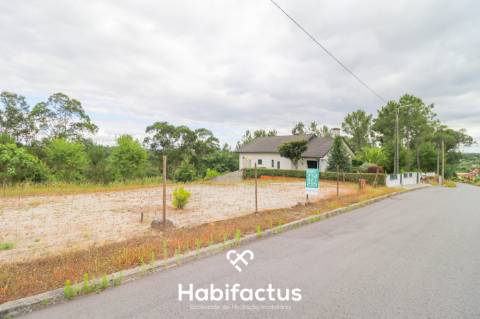 Lote de terreno 800m2 em Santiago de Besteiros, Tondela