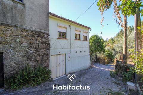 Moradia T4 com Potencial – Santiago de Besteiros (Tondela)