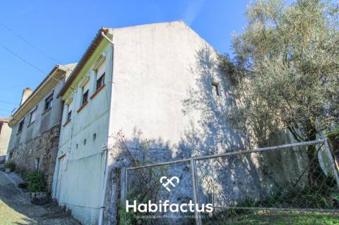 Moradia T4 com Potencial – Santiago de Besteiros (Tondela)