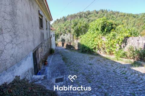 Moradia T4 com Potencial – Santiago de Besteiros (Tondela)