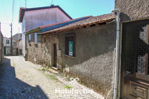 Moradia T4 com Potencial – Santiago de Besteiros (Tondela)