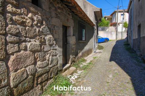 Moradia T4 com Potencial – Santiago de Besteiros (Tondela)