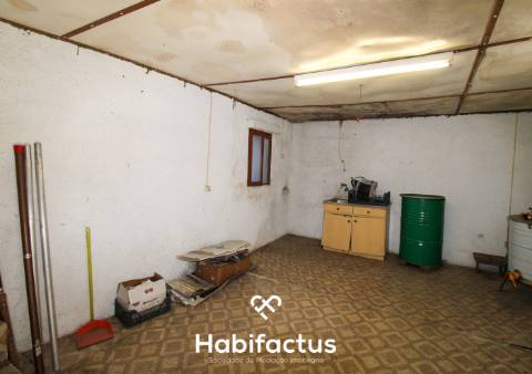 Moradia T4 com Potencial – Santiago de Besteiros (Tondela)