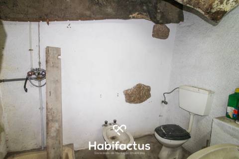 Moradia T4 com Potencial – Santiago de Besteiros (Tondela)