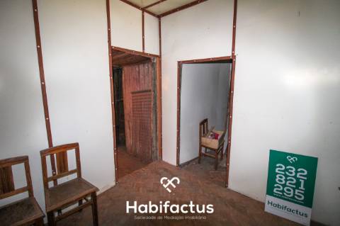 Moradia T4 com Potencial – Santiago de Besteiros (Tondela)