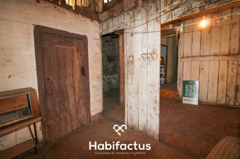 Moradia T4 com Potencial – Santiago de Besteiros (Tondela)