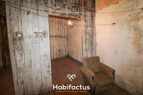 Moradia T4 com Potencial – Santiago de Besteiros (Tondela)