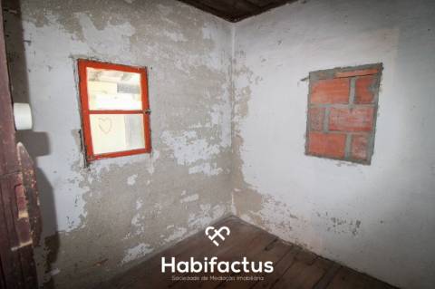 Moradia T4 com Potencial – Santiago de Besteiros (Tondela)