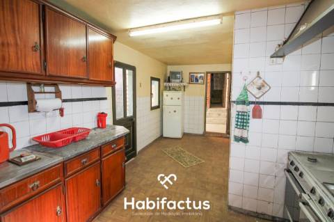 Moradia T4 com Potencial – Santiago de Besteiros (Tondela)