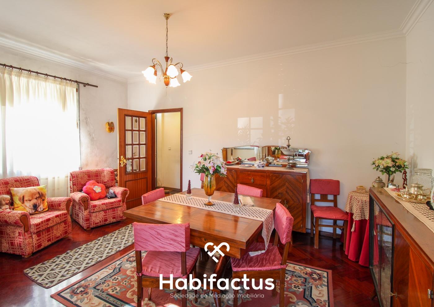 Moradia T4 no Centro de Tondela