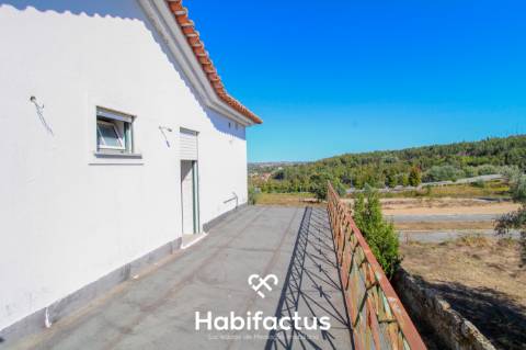 Moradia T4 no Centro de Tondela