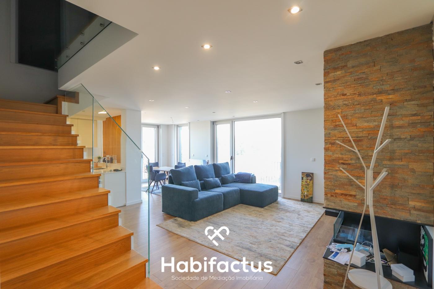 Apartamento T3+2 com Varandas e Terraço em Viseu