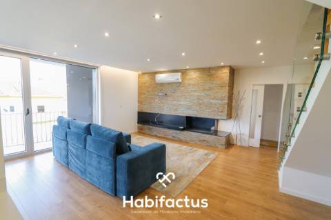 Apartamento T3+2 com Varandas e Terraço em Viseu