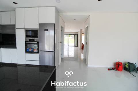 Moradia em Banda T3 Venda em Campo,Viseu