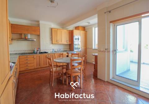 Apartamento Duplex T3 com 6 Quartos - Centro Viseu