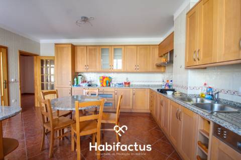 Apartamento Duplex T3 com 6 Quartos - Centro Viseu