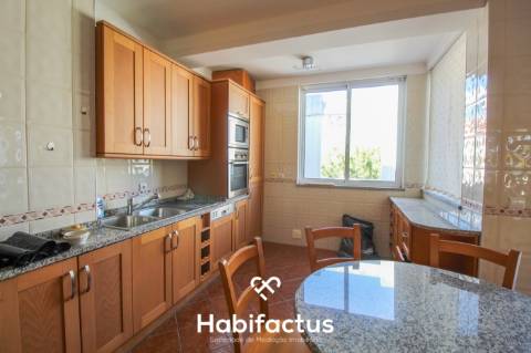 Apartamento Duplex T3 com 6 Quartos - Centro Viseu