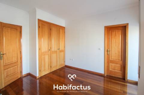 Apartamento Duplex T3 com 6 Quartos - Centro Viseu