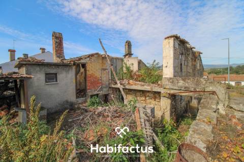 Moradia em Pedra com Potencial Ilimitado em Tondela