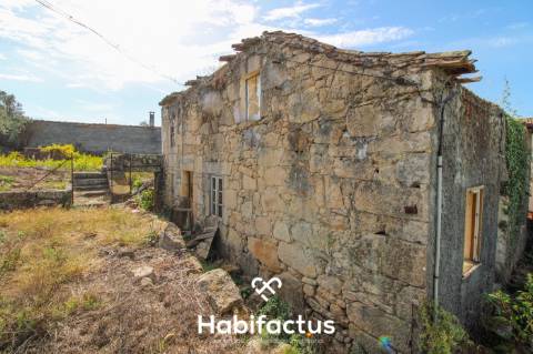 Moradia em Pedra com Potencial Ilimitado em Tondela