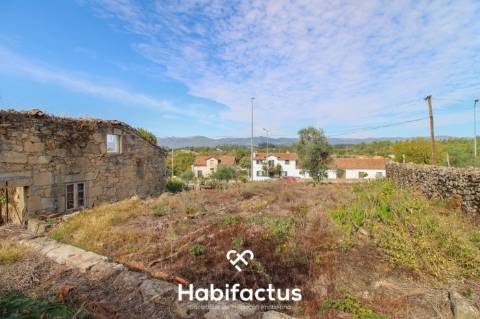 Moradia em Pedra com Potencial Ilimitado em Tondela