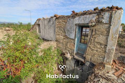 Moradia em Pedra com Potencial Ilimitado em Tondela
