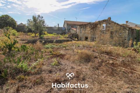 Moradia em Pedra com Potencial Ilimitado em Tondela